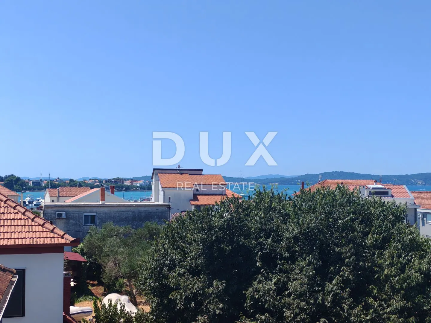 zadar, sukošan - prostrani namješten stan s pogledom na more u blizini centra! - slika 6