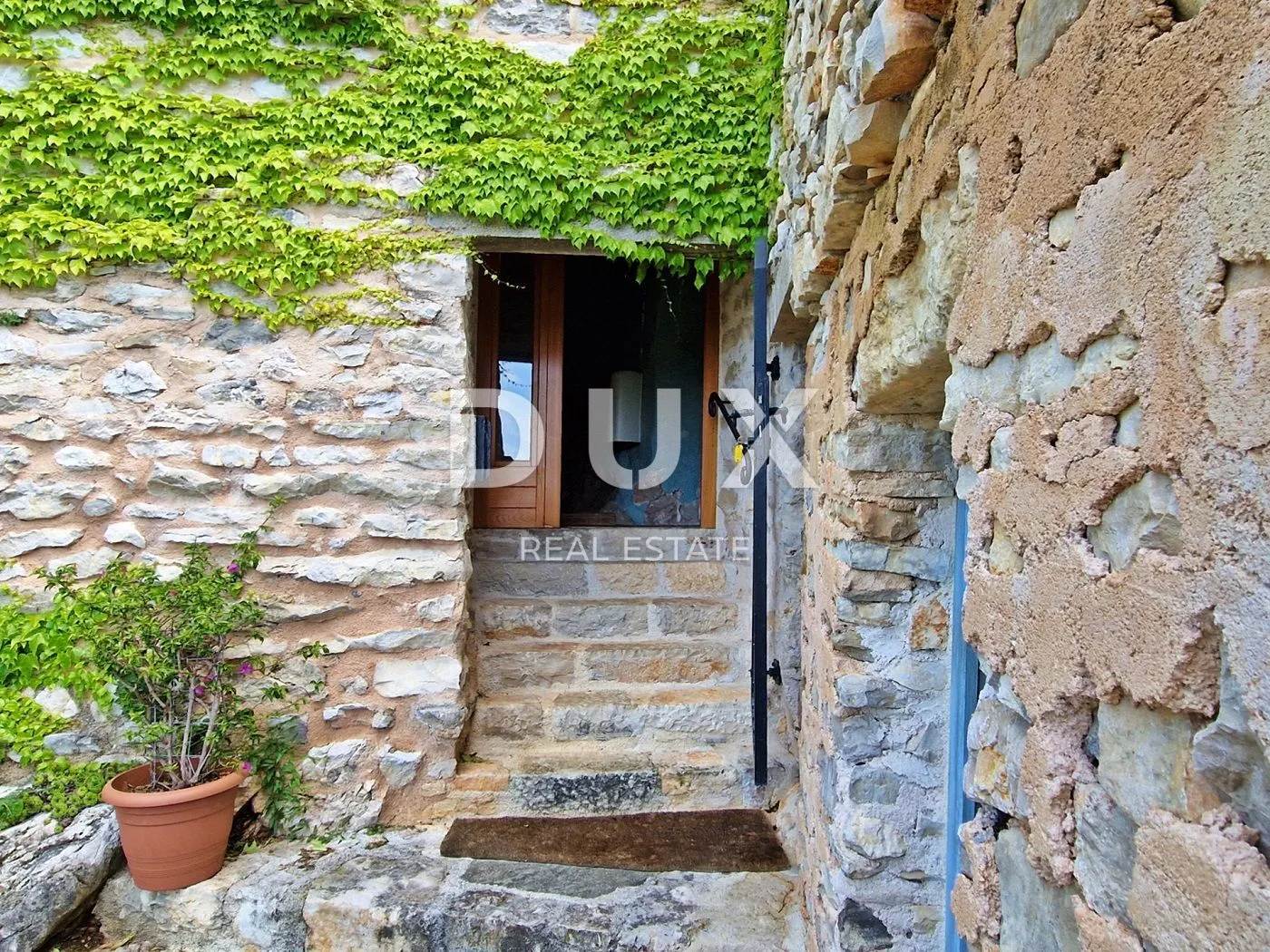 istra, buje - kamena kuća sa spektakularnim pogledom - slika 73