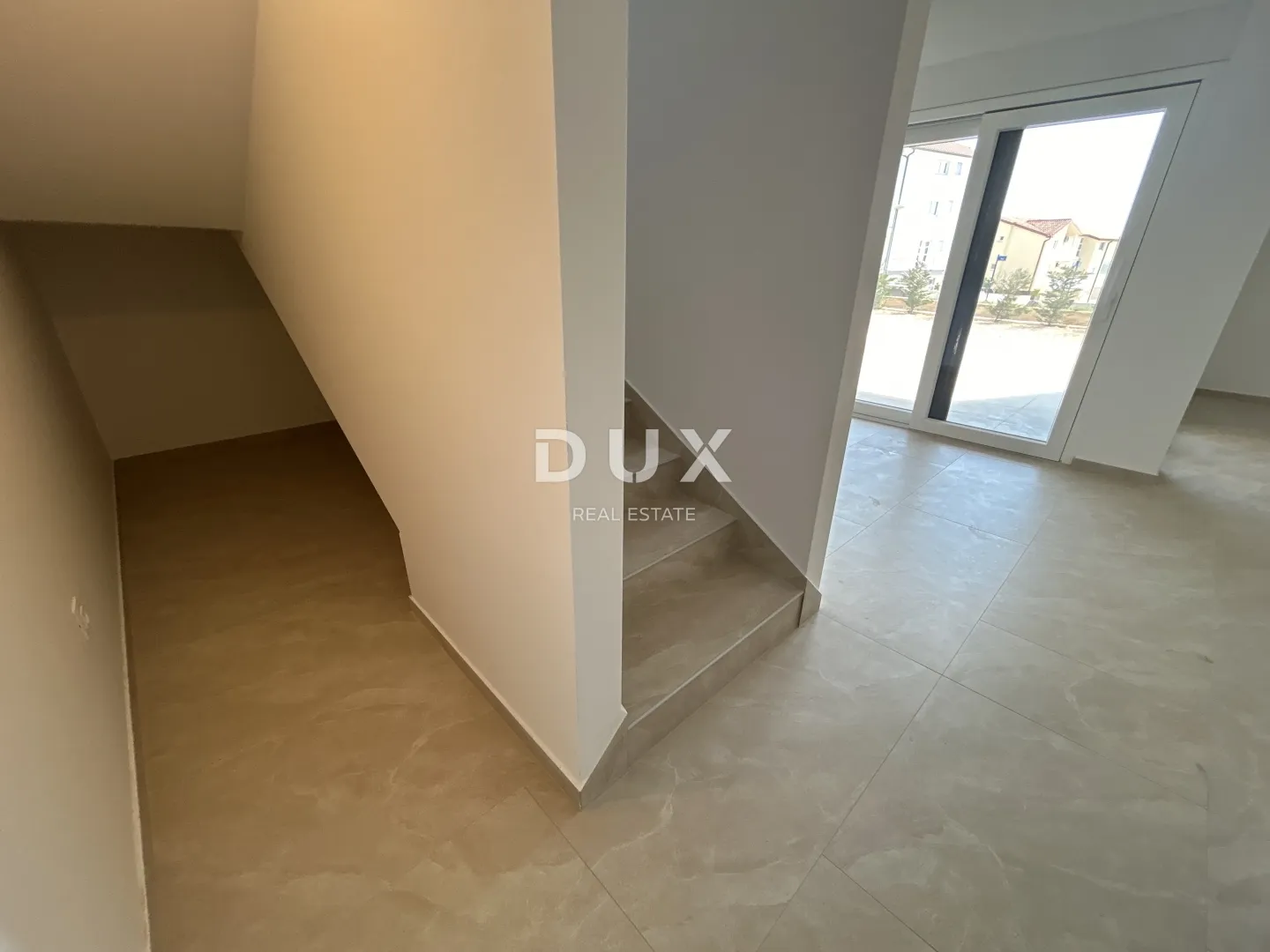 šibenik, vodice – duplex s bazenom i trajnim, otvorenim pogledom - slika 18