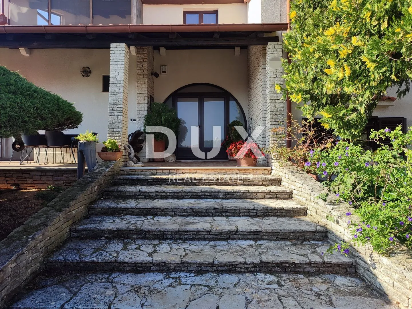 istra, pula, veli vrh - impozantna obiteljska vila nadomak grada - slika 3