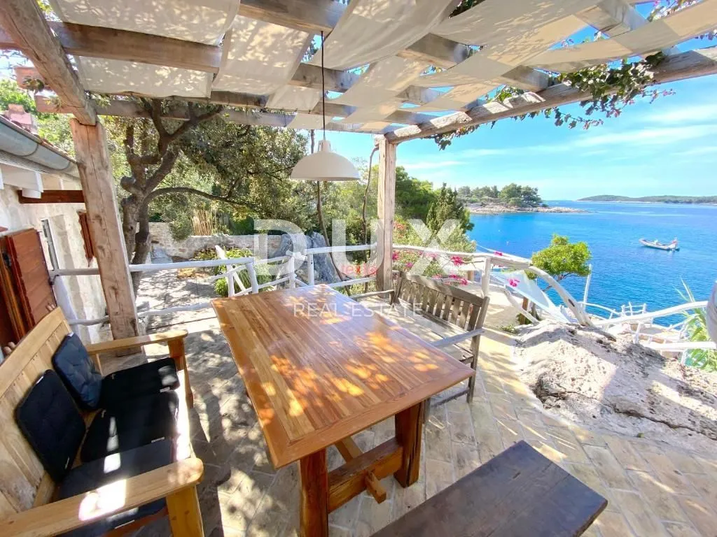 otok hvar - vila u gradu hvaru prvi red do mora - slika 29