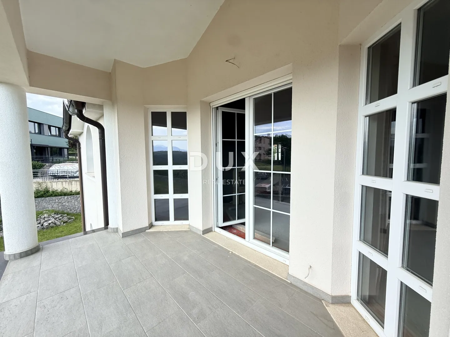 kastav, brnčići – luksuzna villa američkog stila na privatnoj parceli od 2000m2 - slika 10