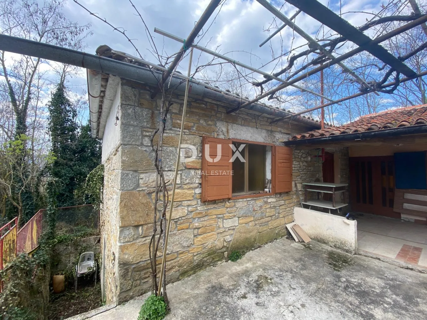 istra, tupljak - samostojeća kuća s dvorištem na odličnoj lokaciji. hitna prodaja! prilika! - slika 3