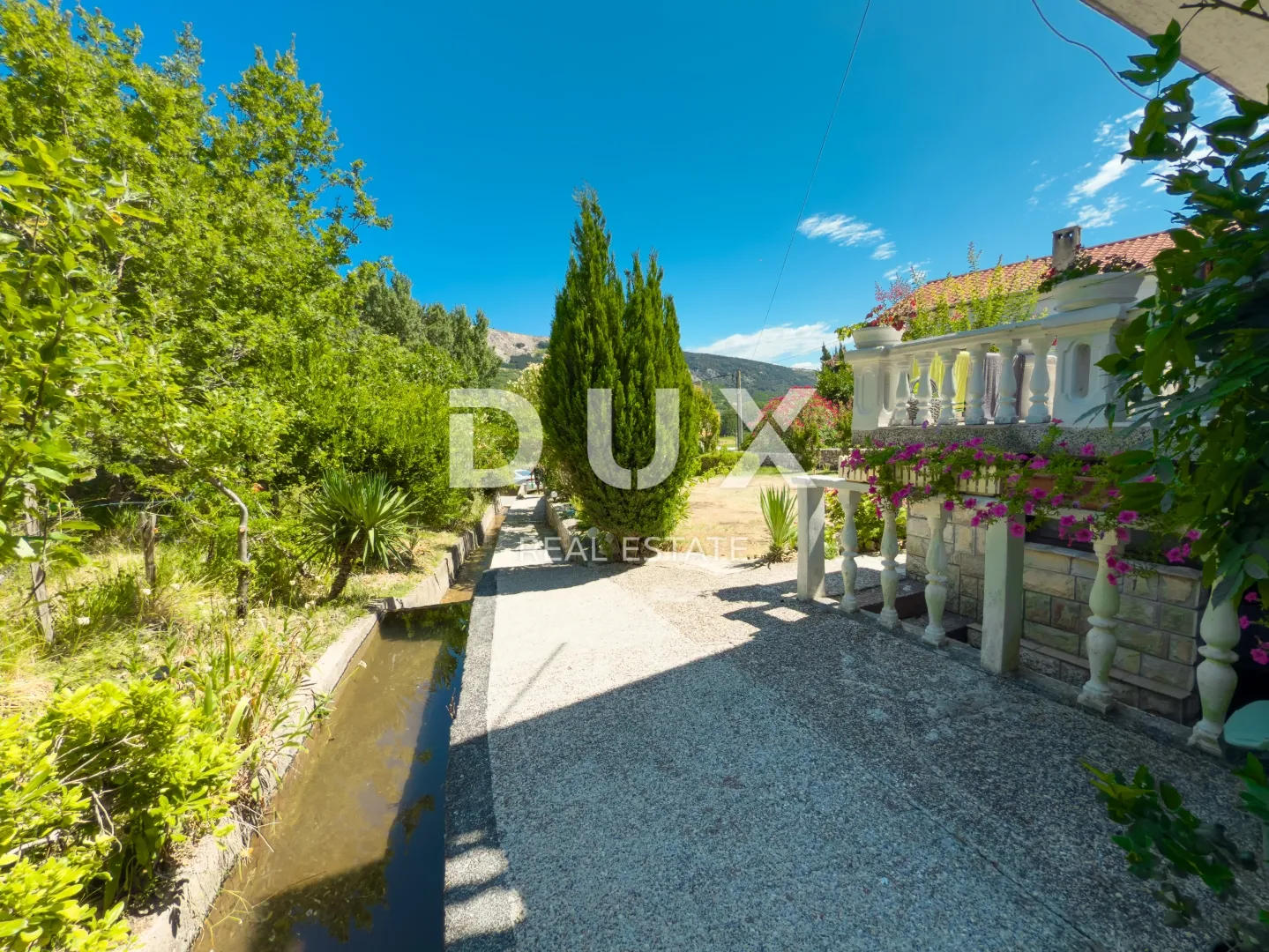 otok krk, baška - kuća s 5 apartmana i velikom okućnicom - slika 9