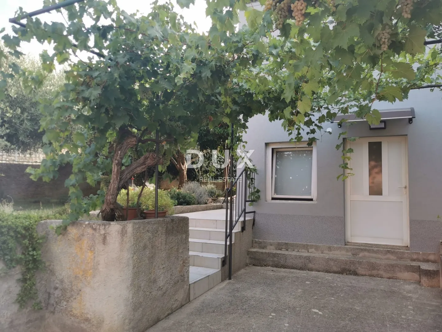 mali lošinj- etaža kuće sa tri stana - slika 13