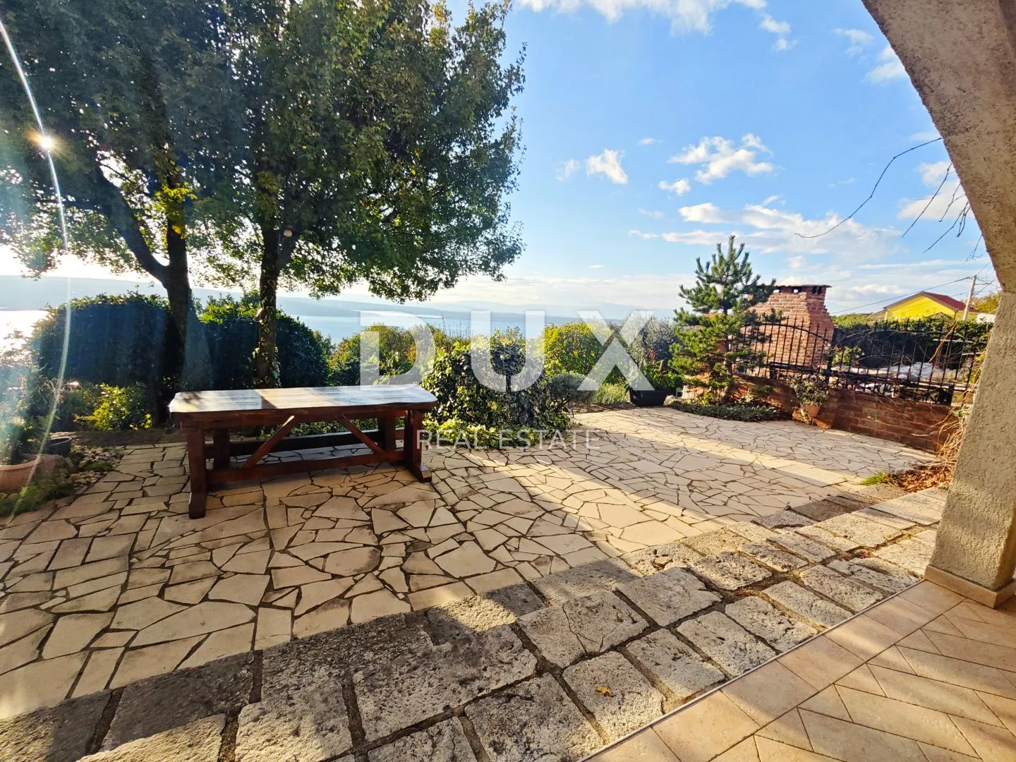 CRIKVENICA - Uređena kuća s dva apartmana, panoramski pogled!
