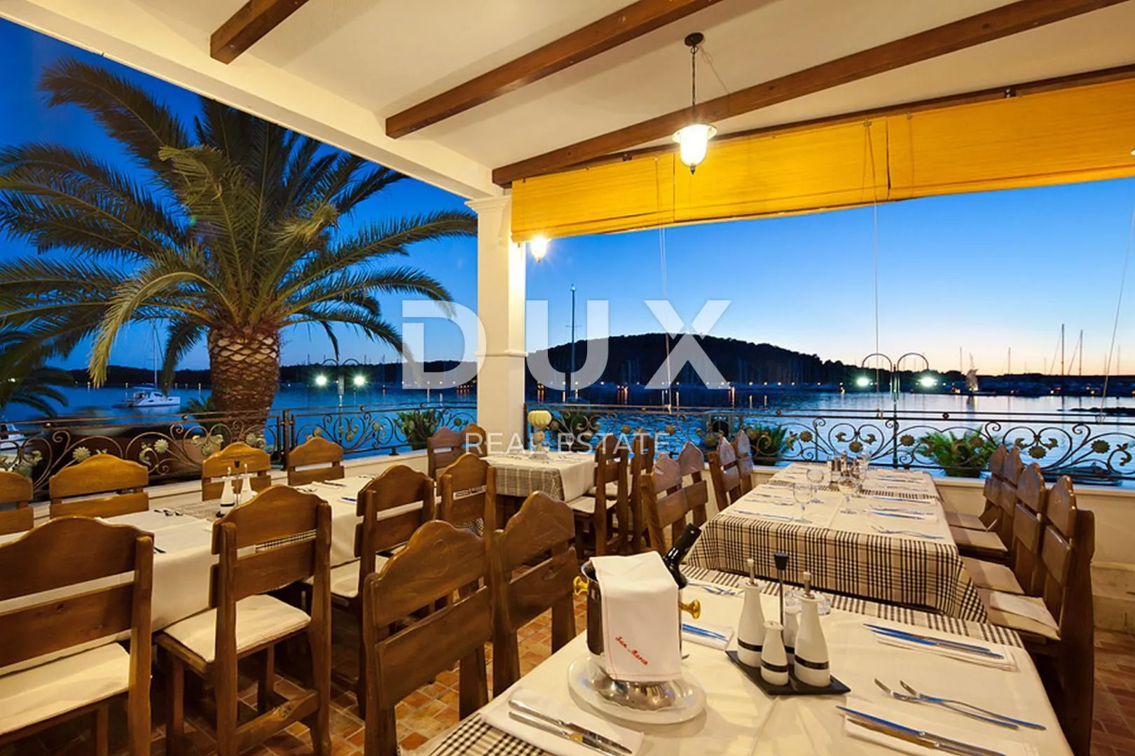 ŠIBENIK, ROGOZNICA - Predivna kamena kuća i restoran uz more