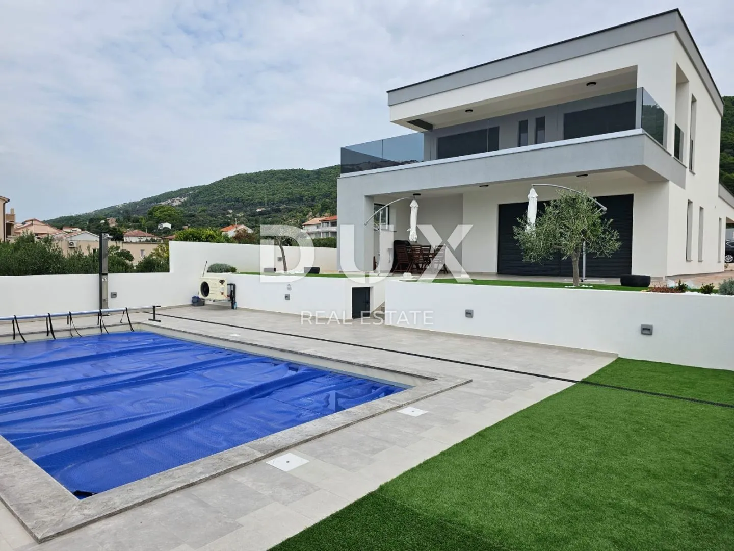 otok rab, banjol - luksuzna vila s bazenom - slika 2