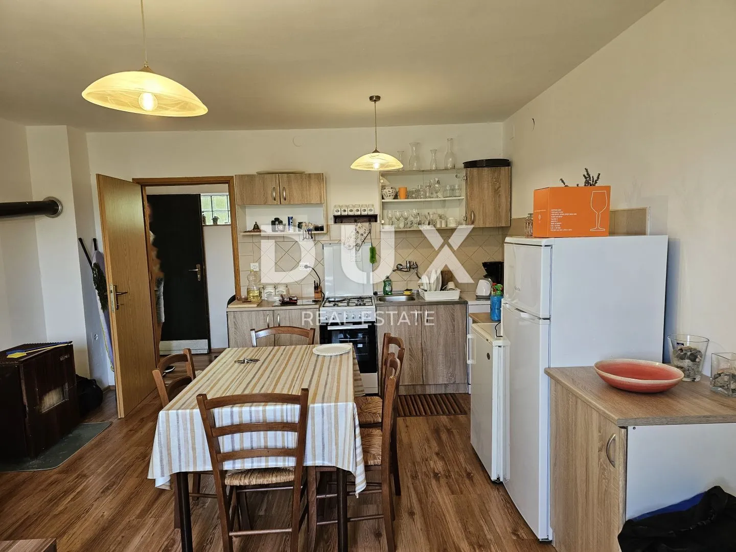 otok krk, vrbnik (okolica) - samostojeća kuća na osami sa dva apartmana - slika 2