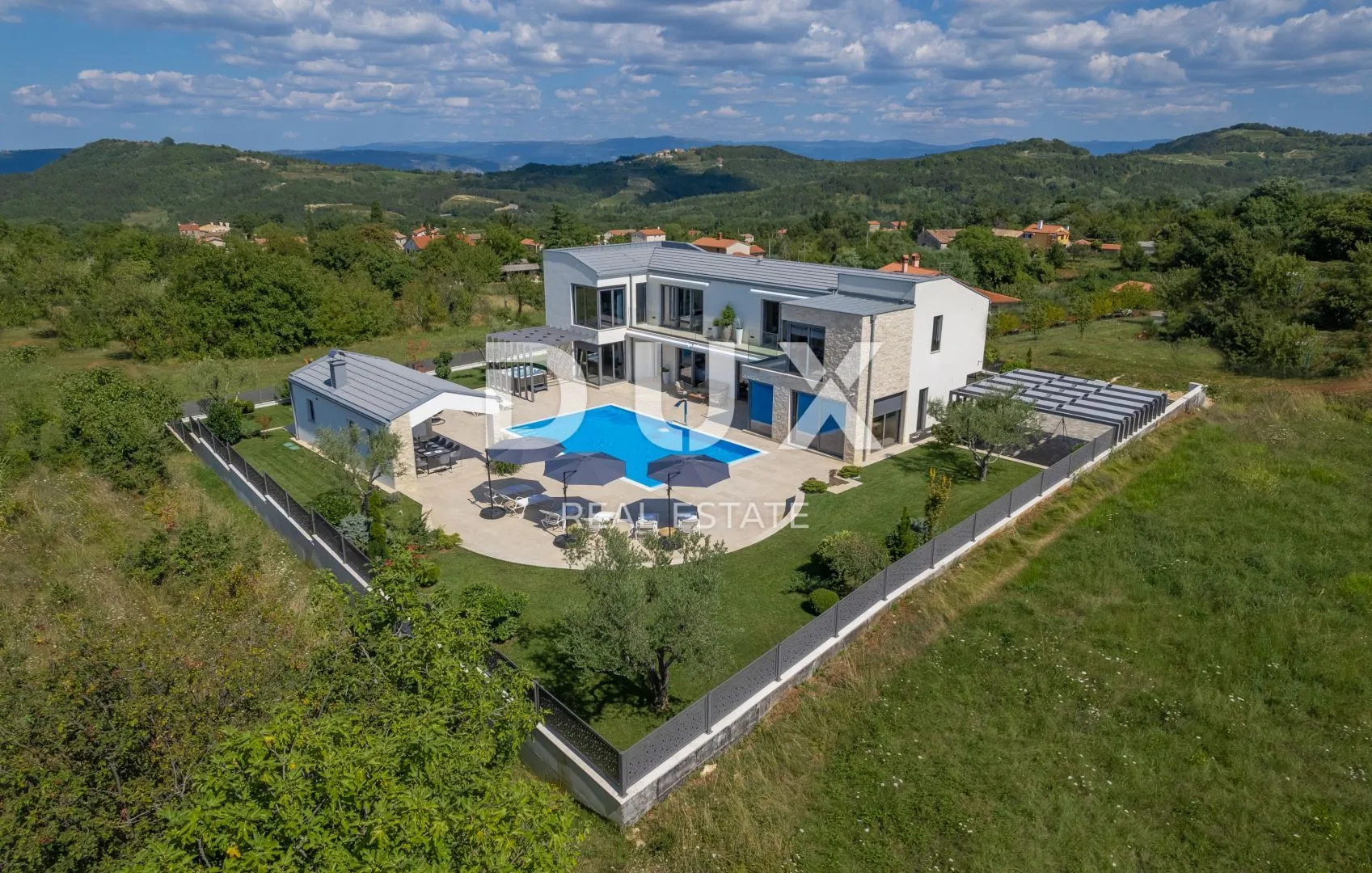 istra, motovun - impresivna luksuzna vila - slika 59