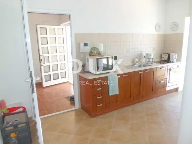 otok krk - ekskluzivna vila sa bazenom - slika 61