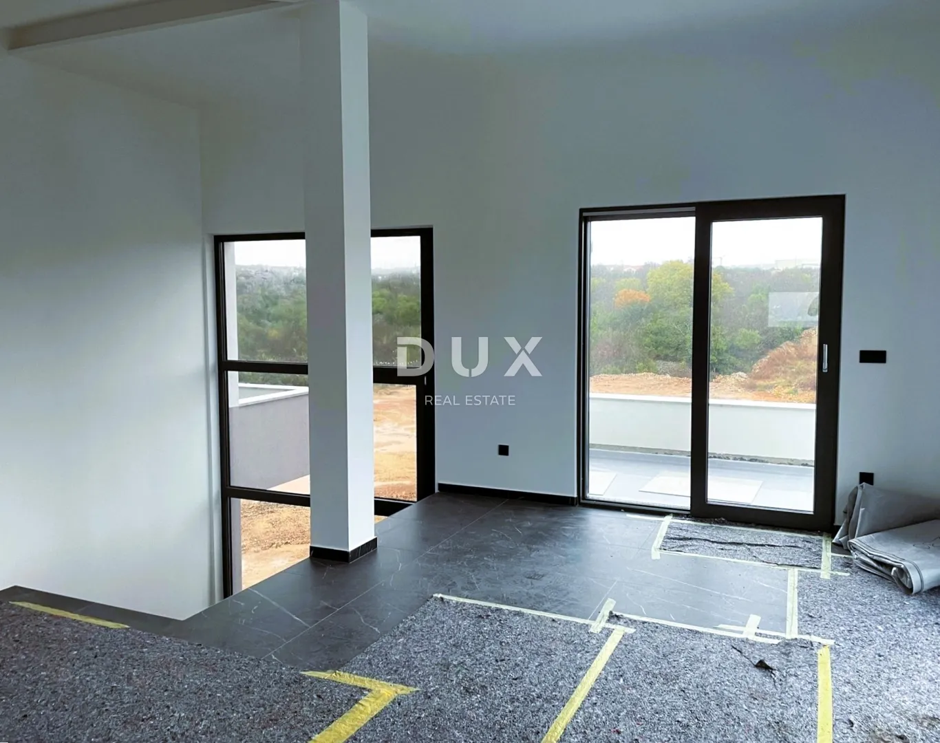 otok krk, grad krk - moderan penthouse od 100 m2 - slika 15