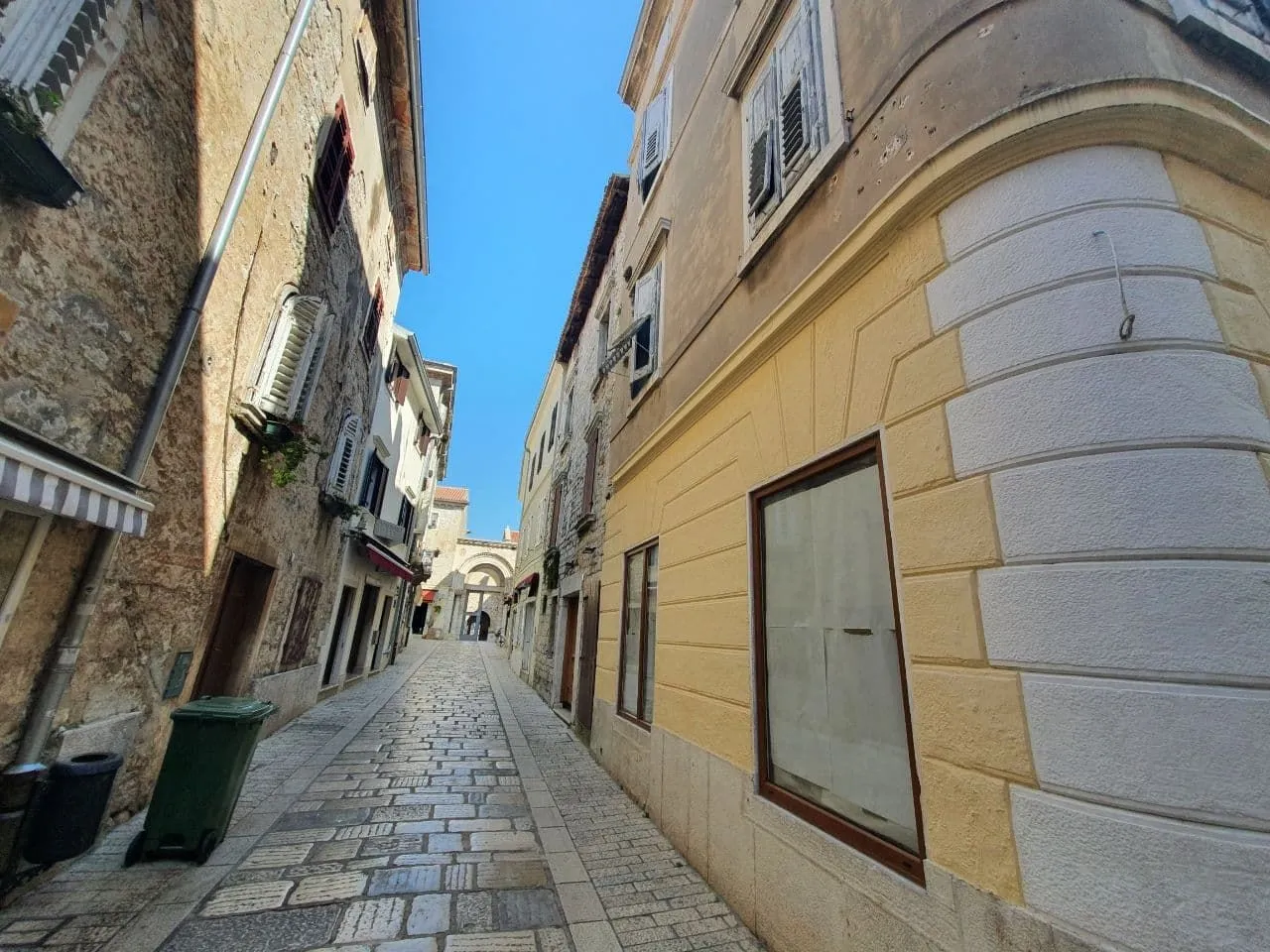 istra, poreč - prostrani stan u srcu starog grada - slika 5