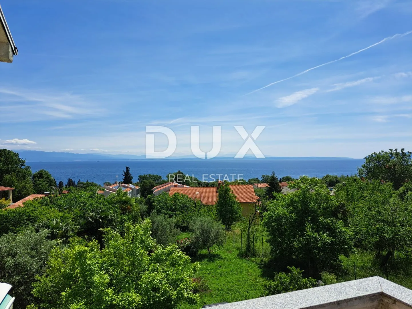 OPATIJA, OPRIĆ - obiteljska kuća s tri stambene jedinice na parceli od 1890 m2 - Oprić, Opatija