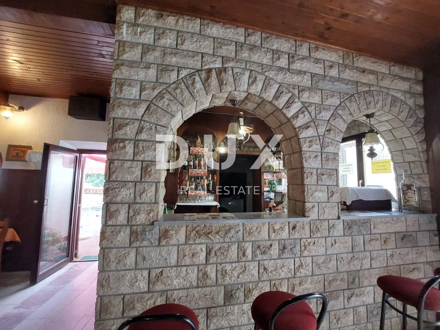 istra, buje - kuća s restoranom u centru buja, pogled na more - slika 21