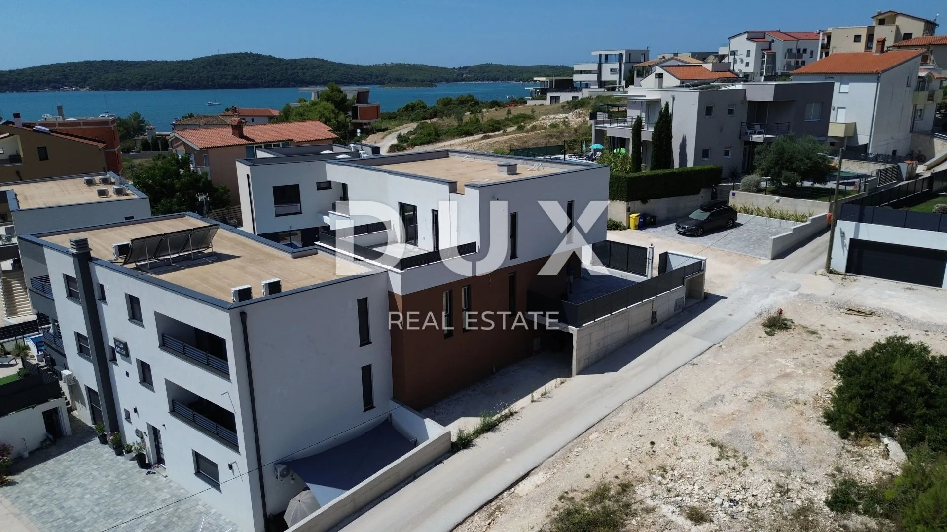istra, medulin nova vila s bazenom i pogledom na more! - slika 2