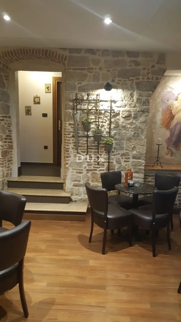 istra,rovinj - predivan uhodani caffe bar u srcu rovinja - slika 31