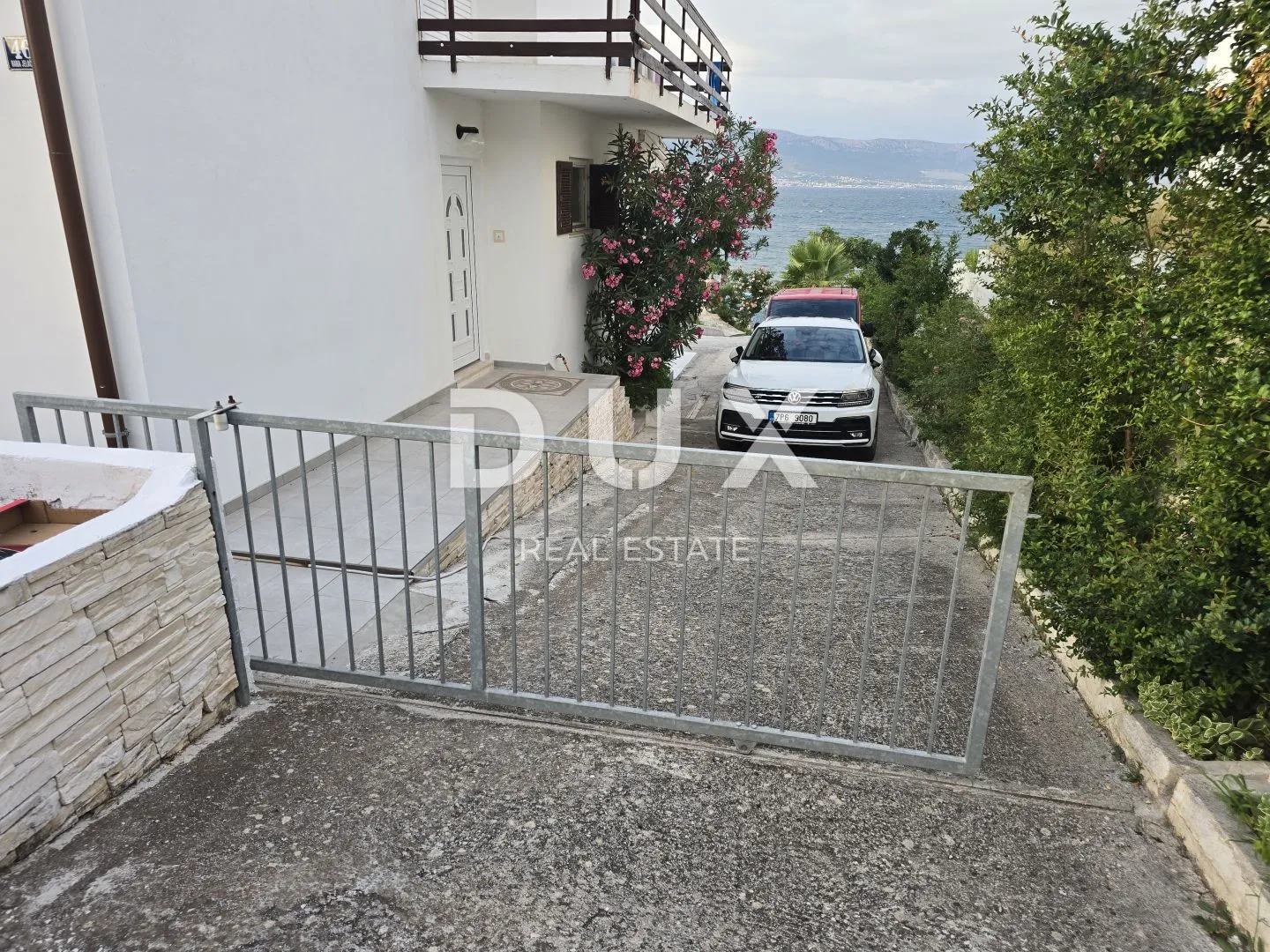 trogir, čiovo - kuća prvi red do mora - slika 19