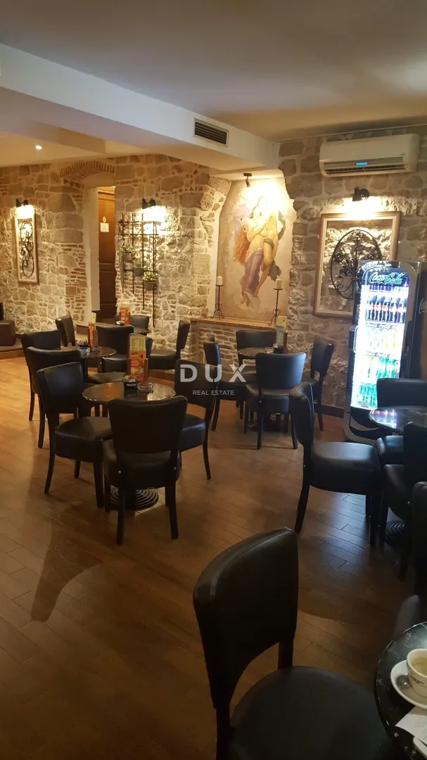 istra,rovinj - predivan uhodani caffe bar u srcu rovinja - slika 9