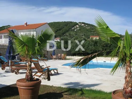 otok rab, barbat - vila sa 5 apartmana i bazenom - slika 4