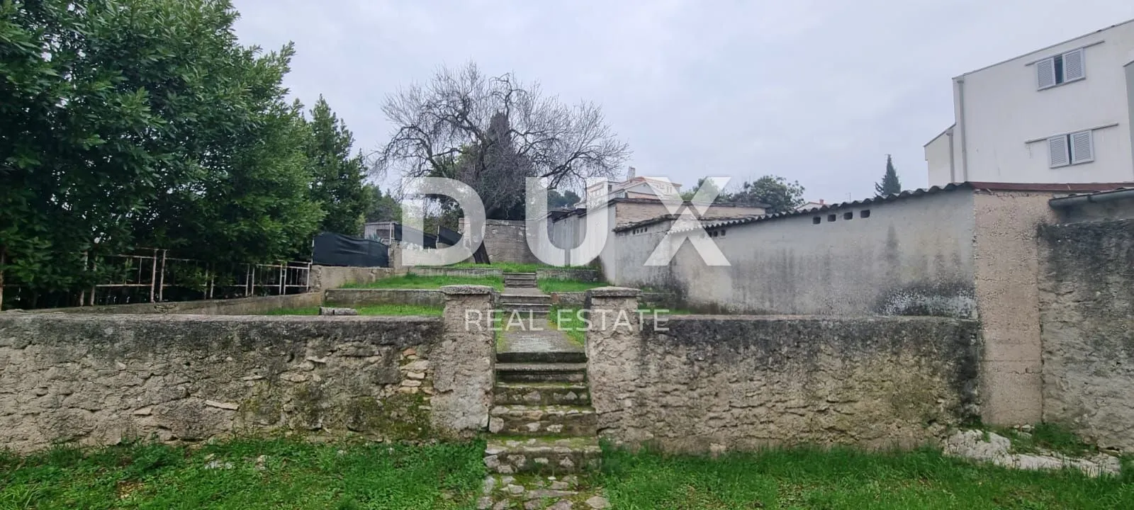 istra, pula kuća s potencijalom u centru grada! - slika 4
