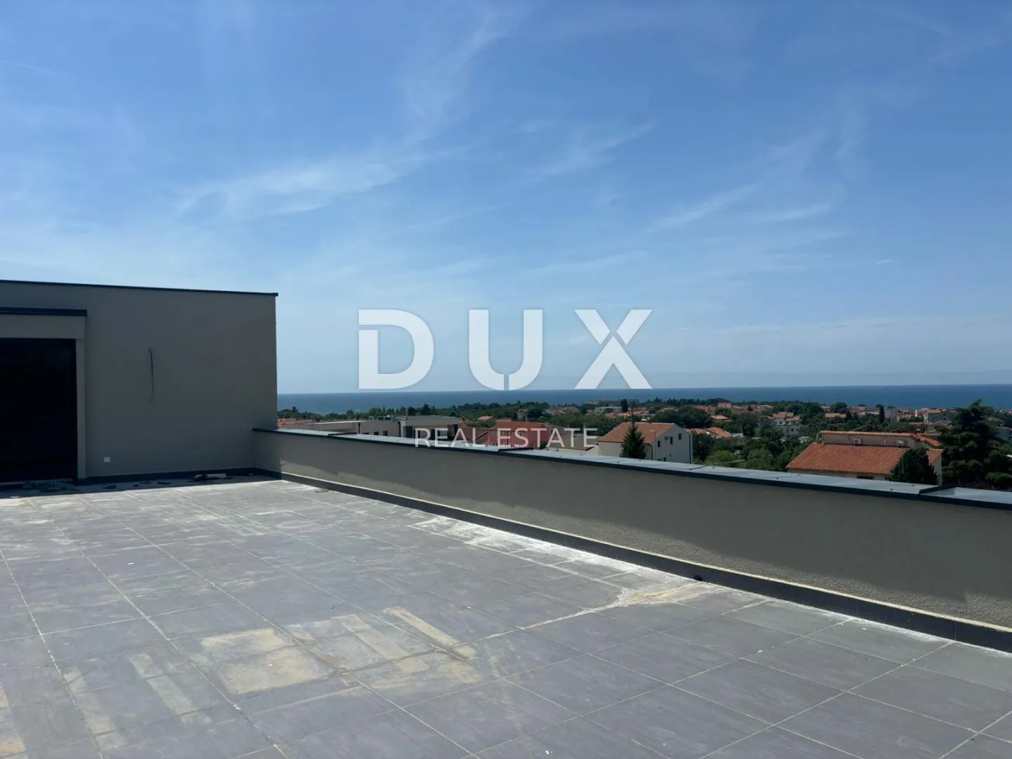 ISTRA, POREČ - Ekskluzivni penthouse s krovnom terasom i otvorenim pogledom na more! SNIŽENO!