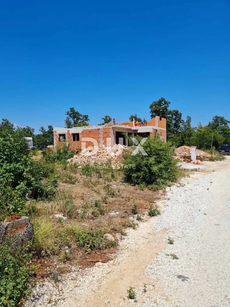 istra,peruški - villa sa bazenom u blizini mora, visoki roh-bau - slika 1
