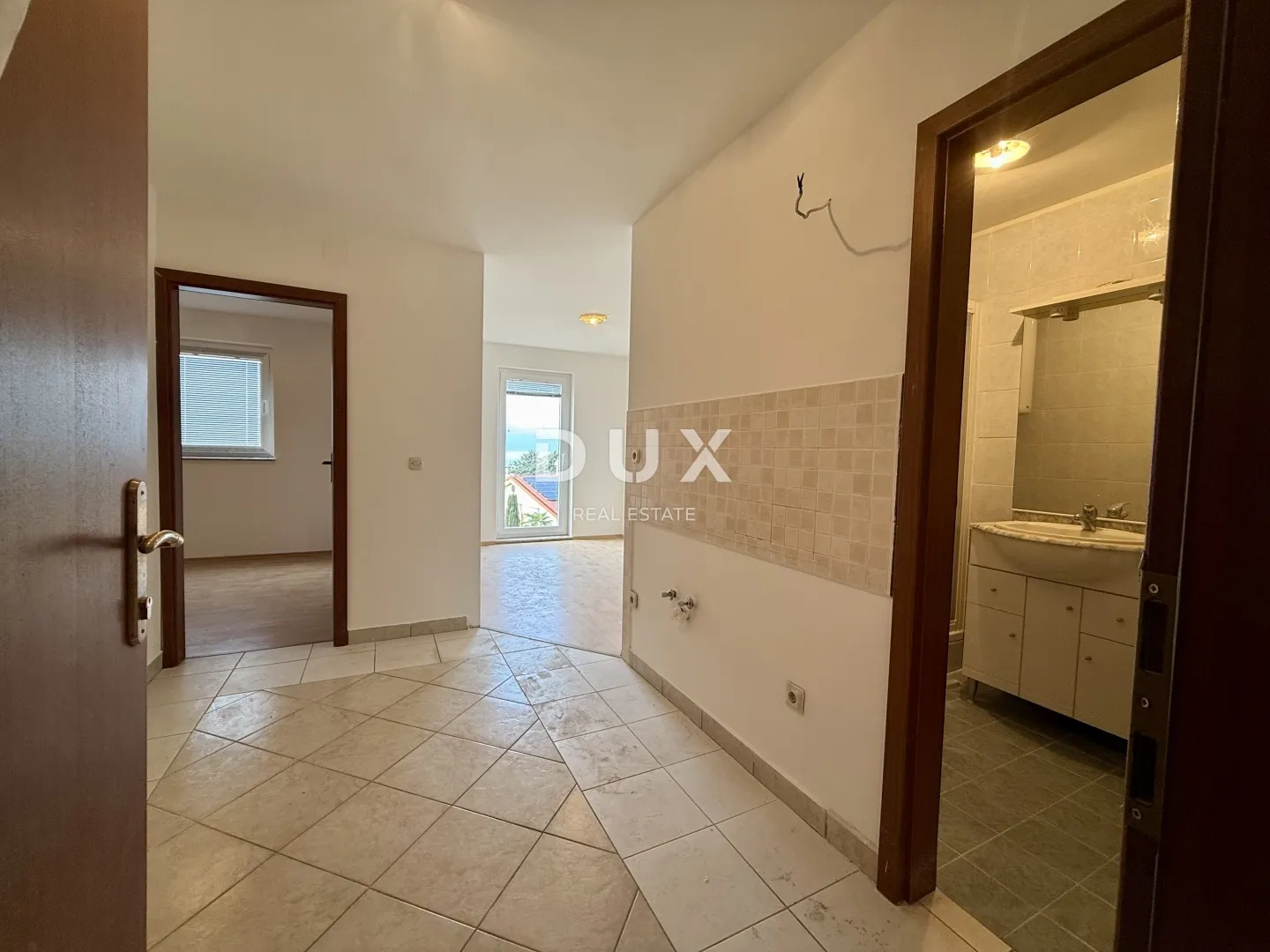 otok krk, njivice, 3-sobni stan, 79 m2, pogled na more - slika 2