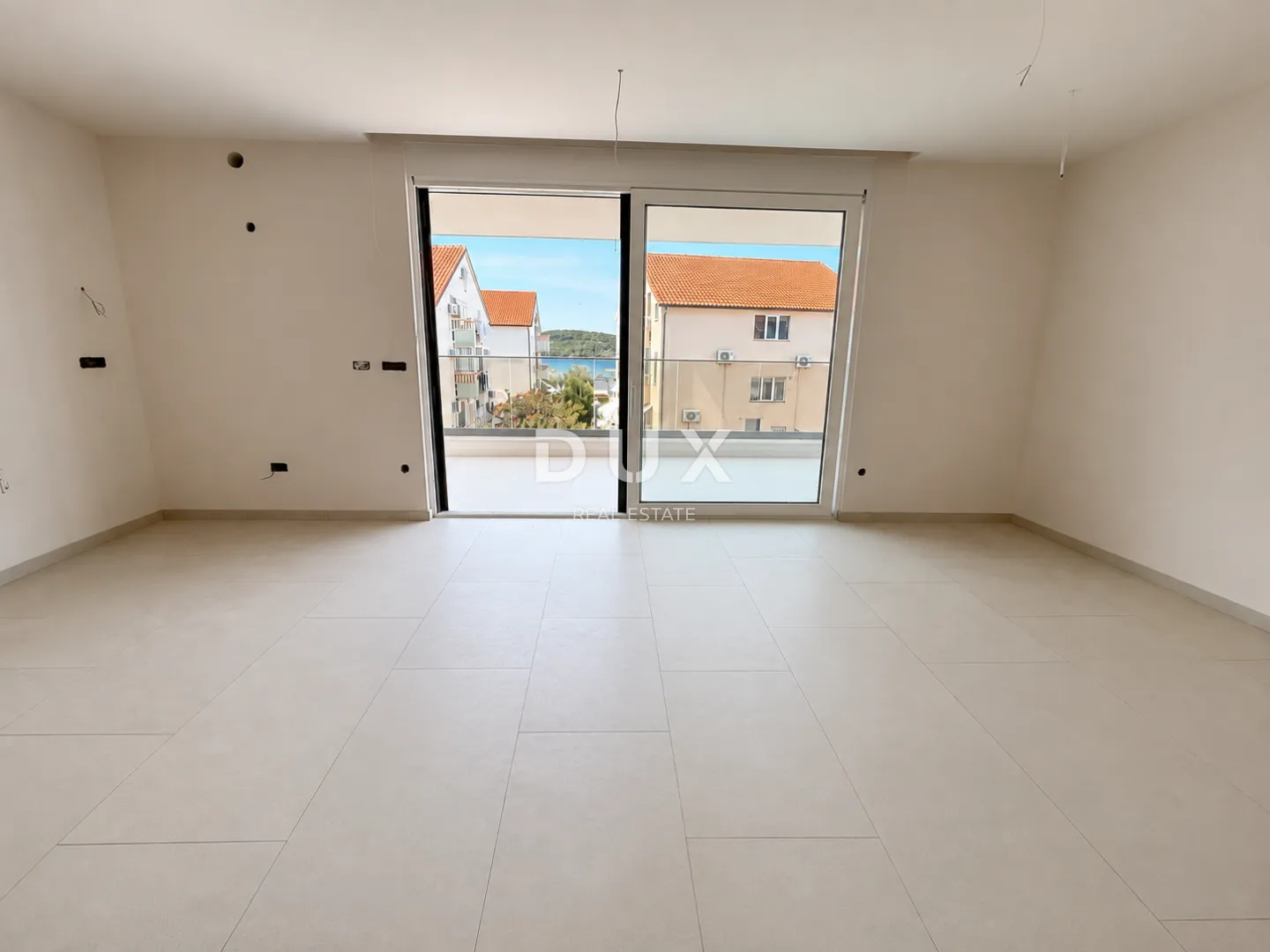 vodice, srima – pogled na more, 2 spavaće sobe, 70 m od plaže, lift - slika 6
