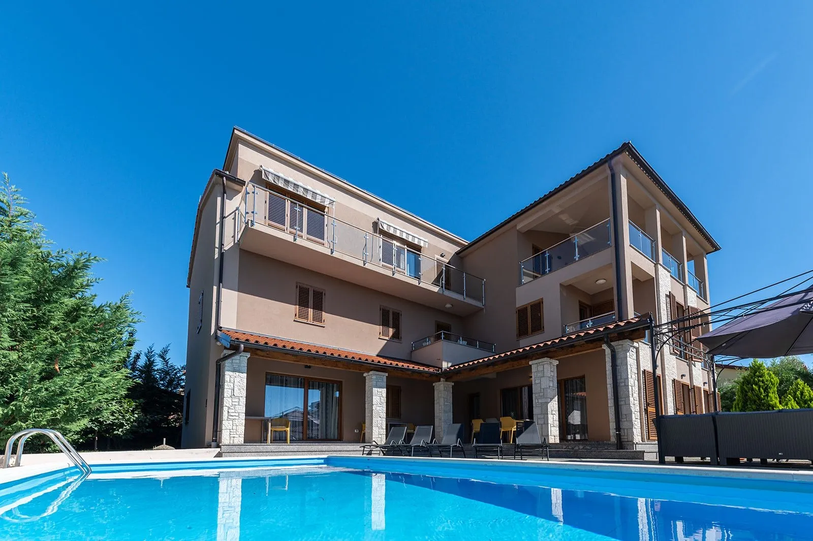 istra, medulin apartmanska kuća u banjolama - pogled na more!! - slika 2