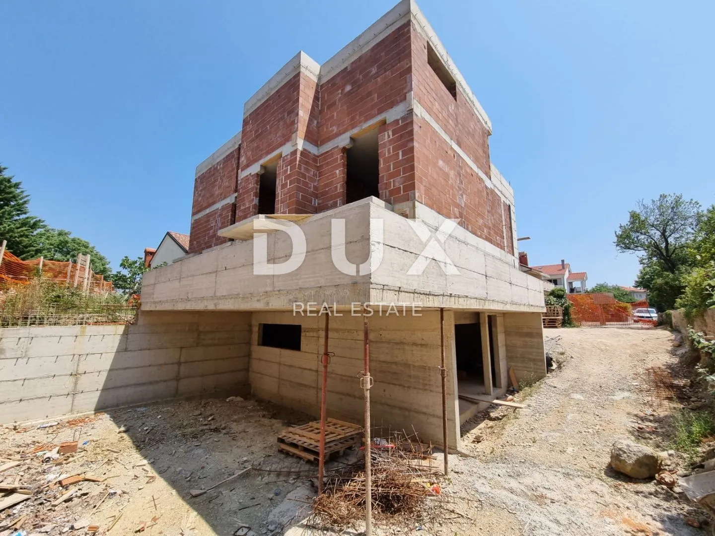 otok krk, grad krk - troetažni stan s garažom - slika 3