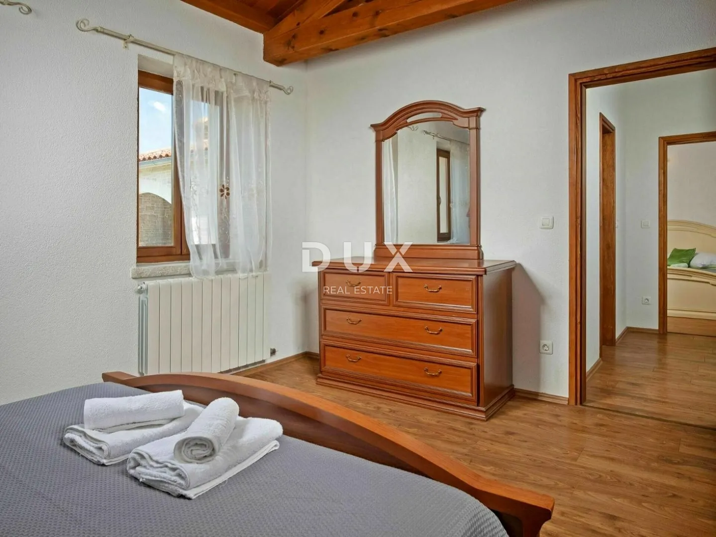 istra, tinjan - kamena autohtona vila - slika 68