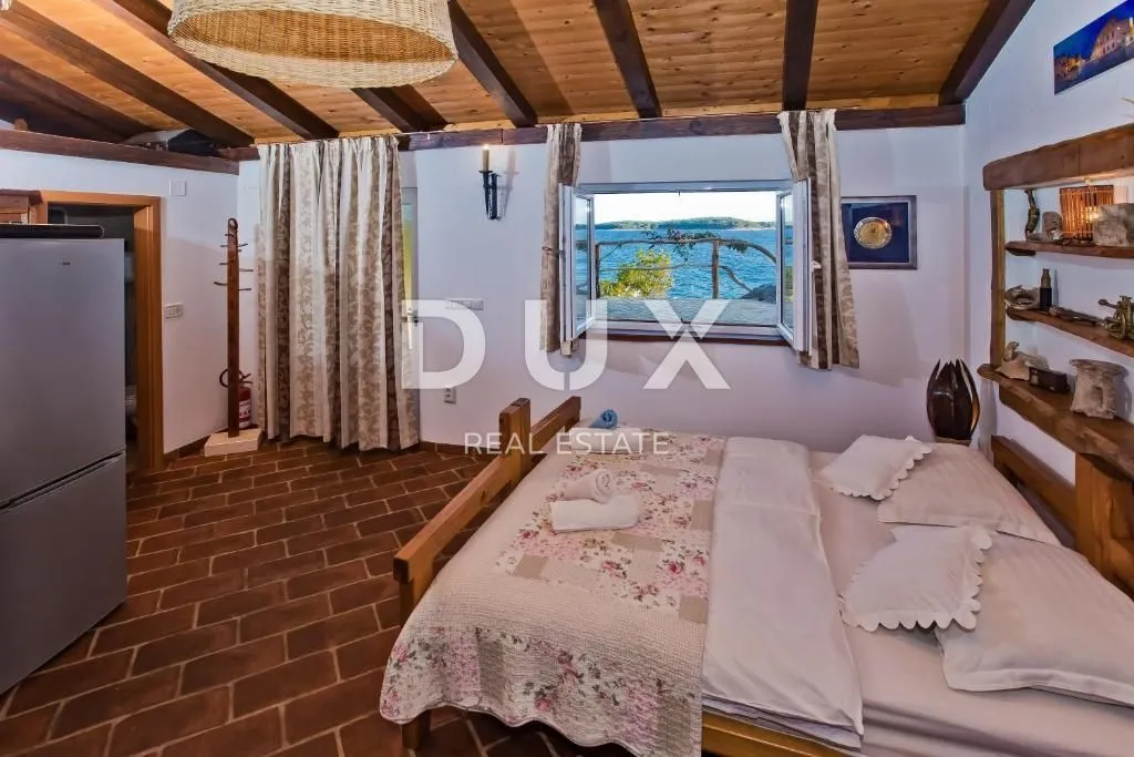 otok hvar - vila u gradu hvaru prvi red do mora - slika 12