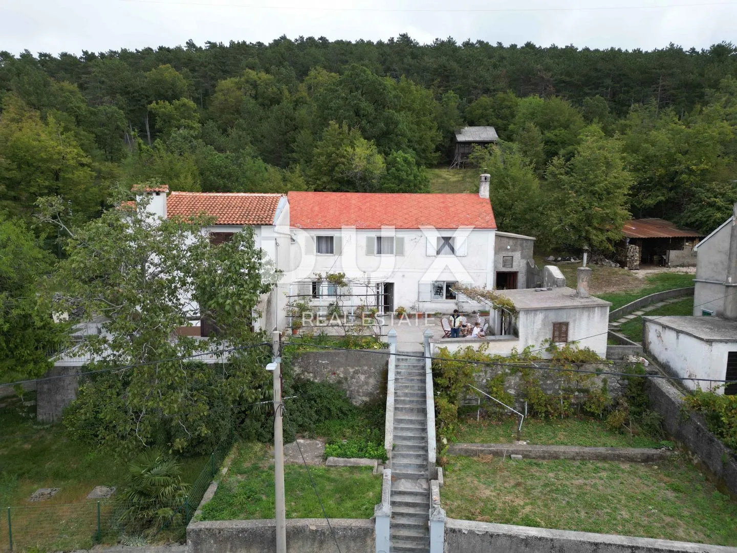 RIJEKA, HRELJIN- dvojna kuća 150m2 s pogledom na more + okoliš 650m2 - Hreljin, Bakar