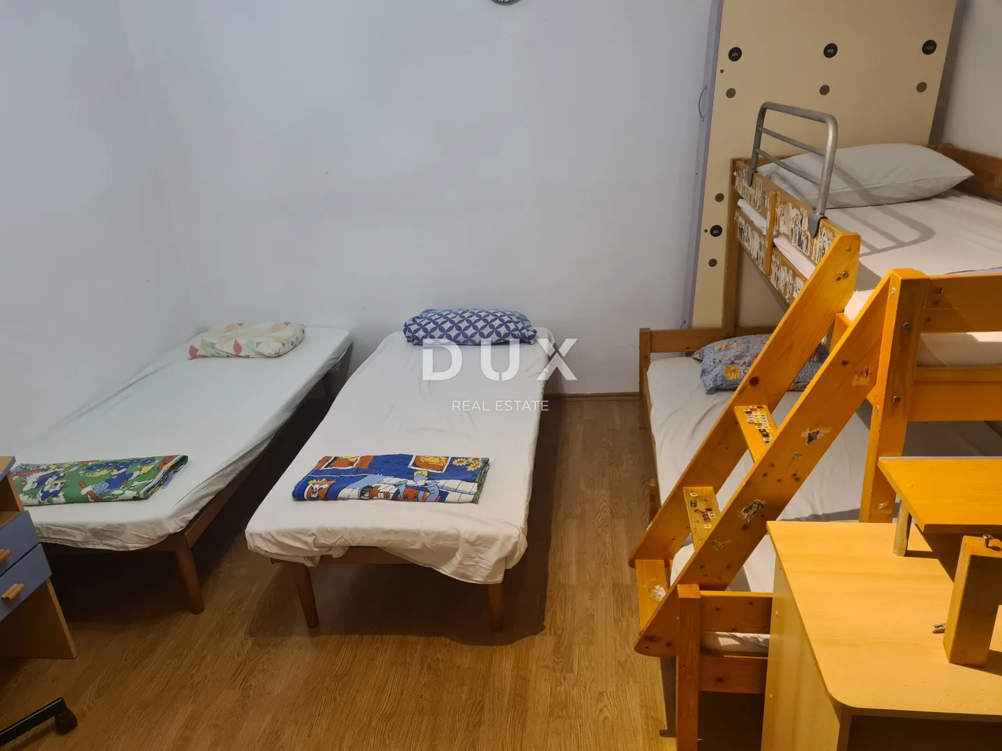 zadar, zemunik - prilika! renovirana obiteljska kuća - slika 39