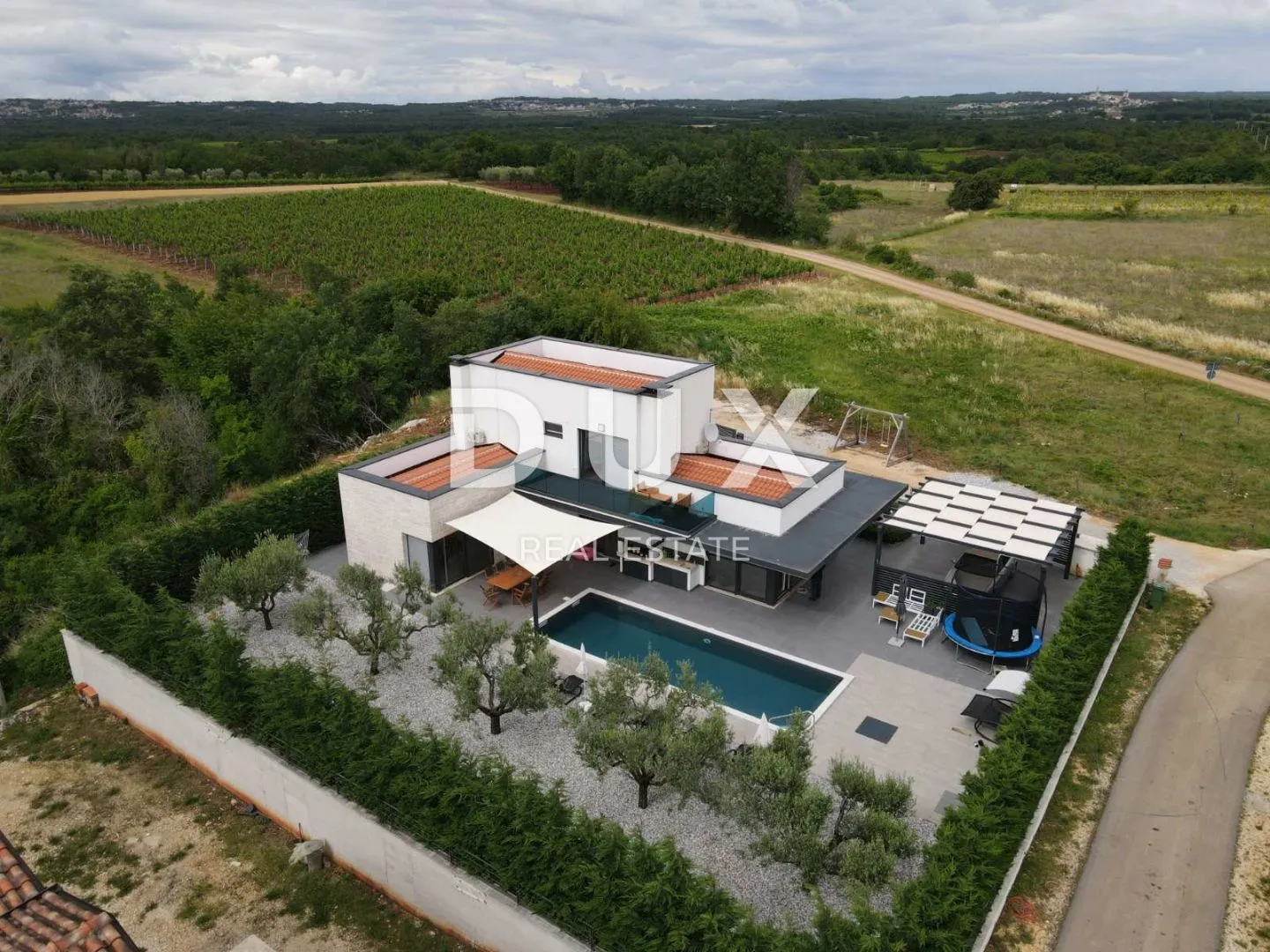 istra, višnjan - moderna vila s bazenom - slika 65