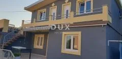 nin- kuća sa 4 apartmana - slika 4