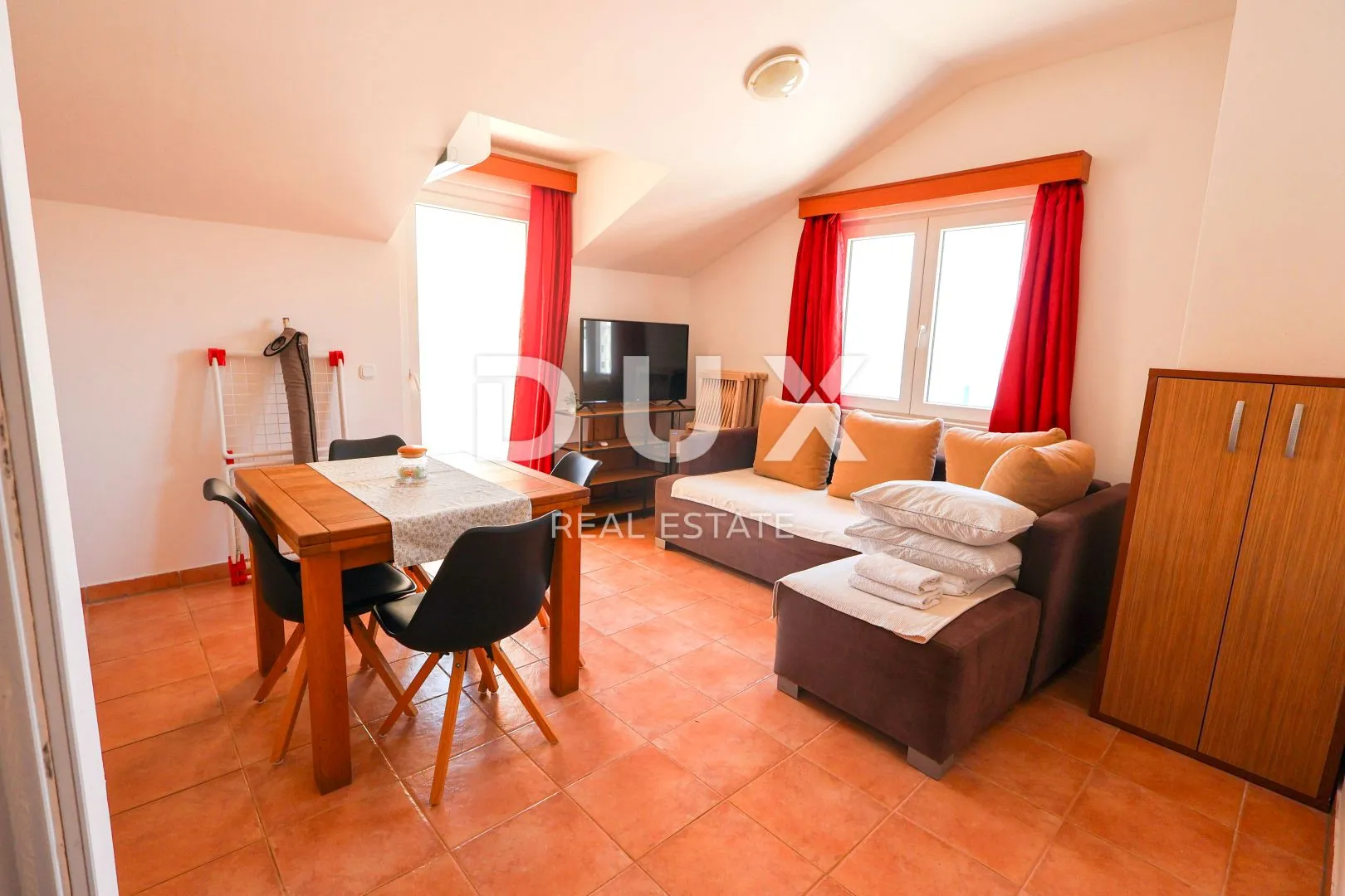 otok pag, pag - apartmanska kuća s restoranom u centru do mora - slika 29