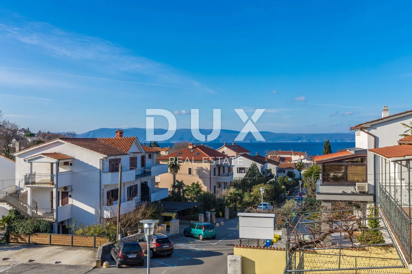 OTOK KRK, NJIVICE - Kuća s apartmanima i poslovnim prostorom - Njivice, Omišalj