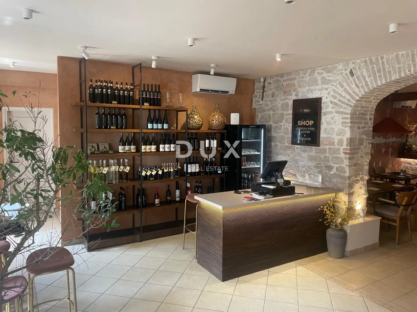 šibenik, centar, vrhunski uhodani restaurant, prvi red do mora. - slika 4