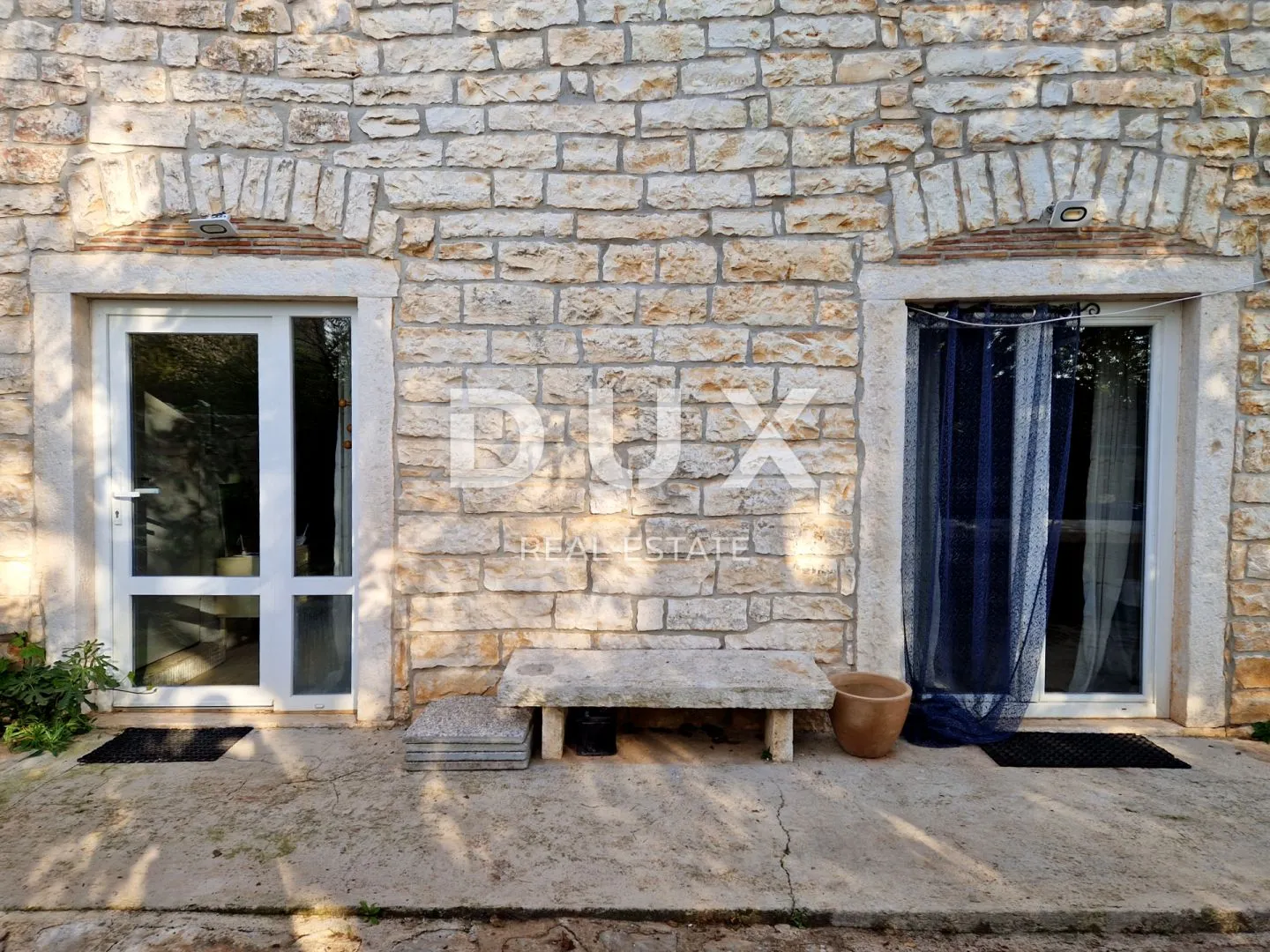 istra, kanfanar - kamena kuća s okućnicom - slika 4