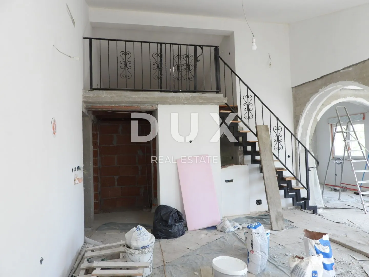 opatija, matulji- kuća s 4 stana 550m2 + okoliš 3740m2 - slika 19