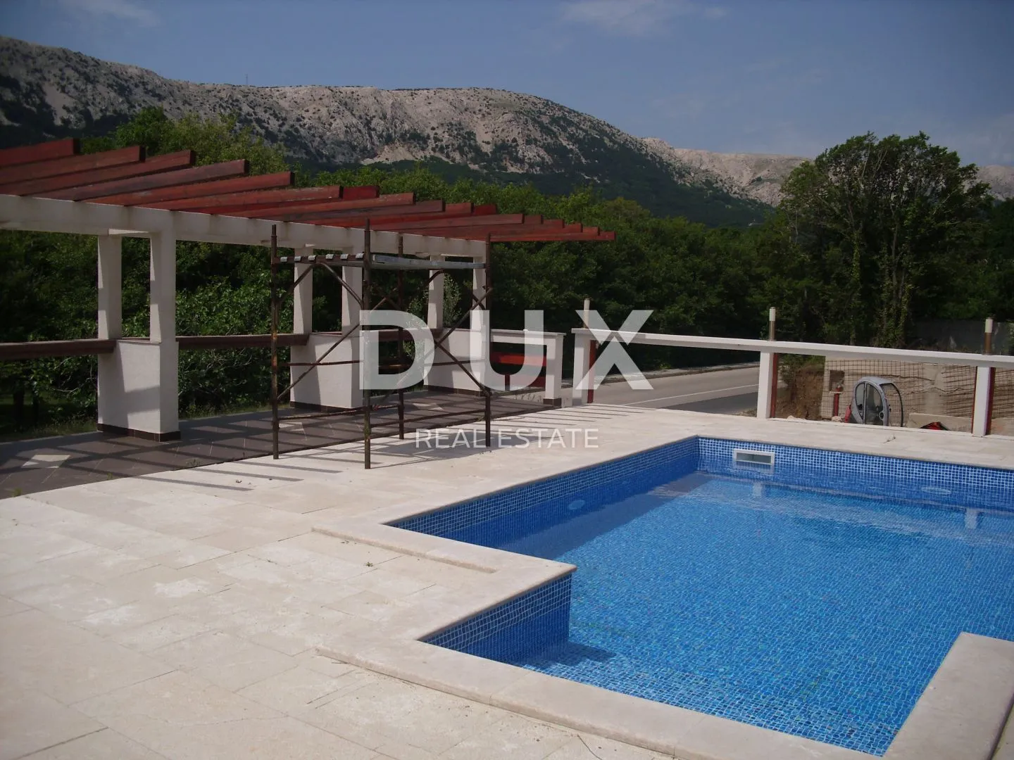 otok krk, baška - 4 kuće sa 8 apartmana i bazenom - slika 7