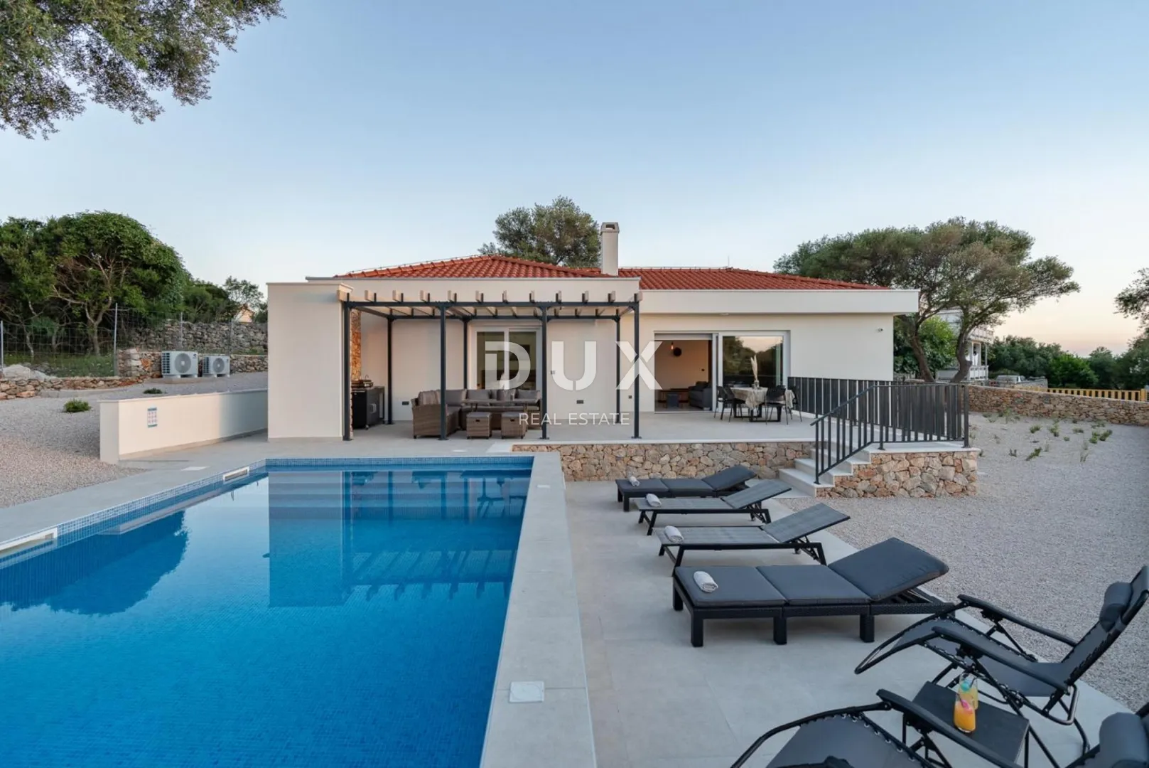 otok pag, lun - luksuzna villa s uhodanim poslom - slika 1