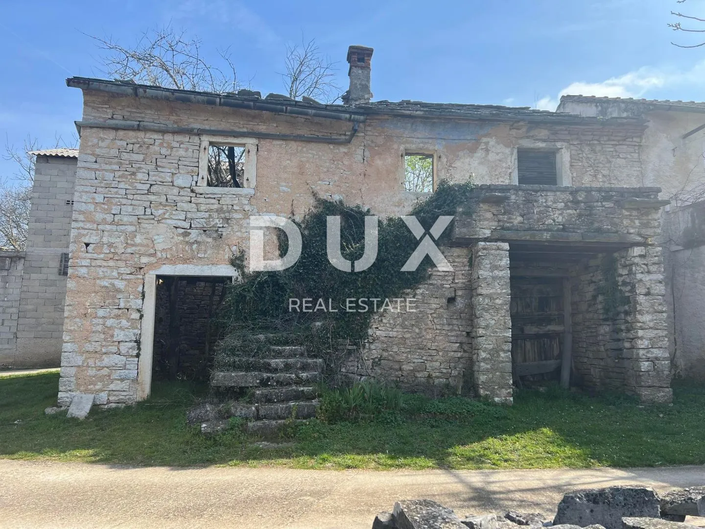 istra, sv. petar u šumi - dvije starine s okućnicom - slika 2