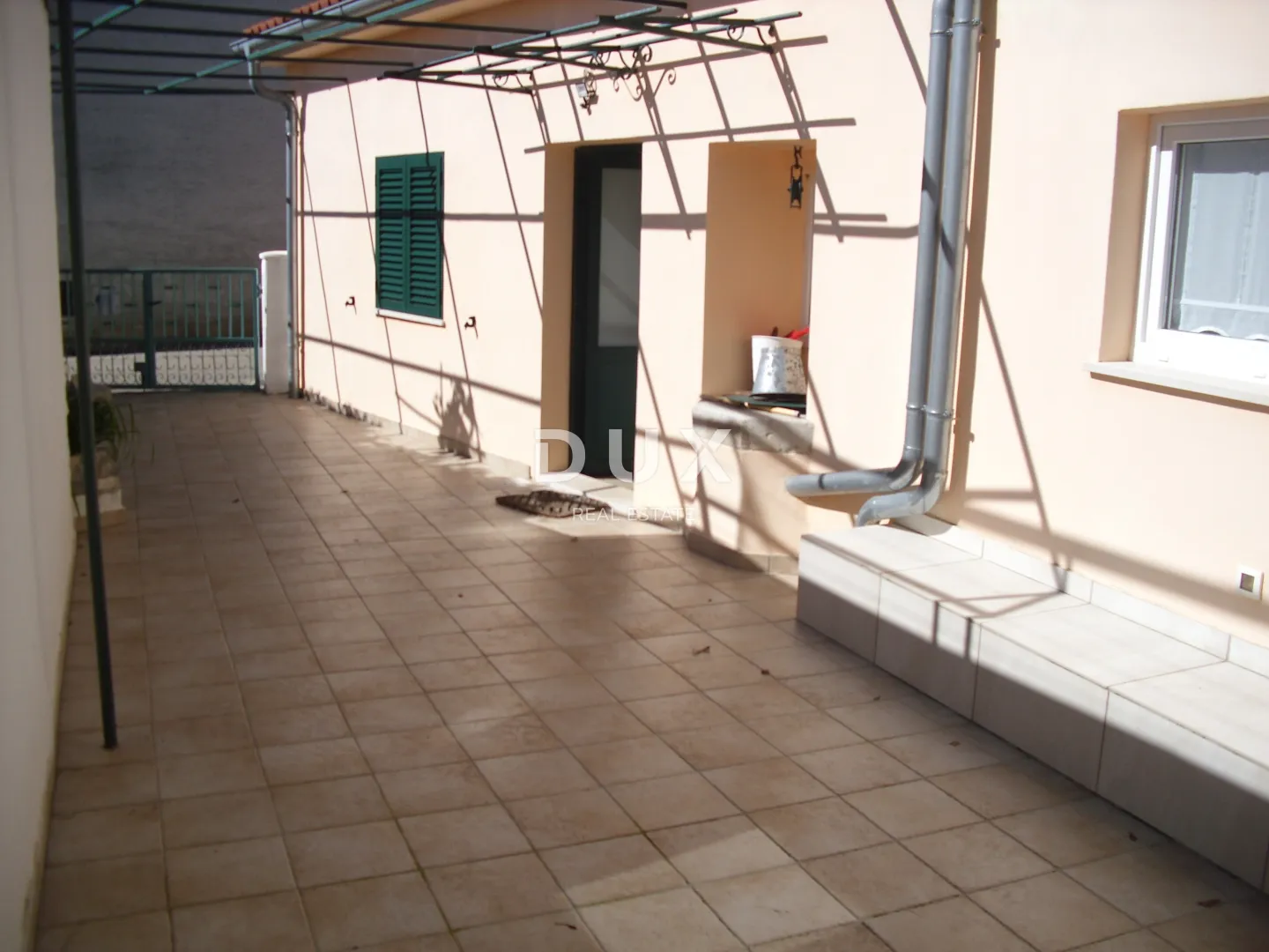 otok krk, grad krk (šira okolica) - prizemnica sa okućnicom - slika 1