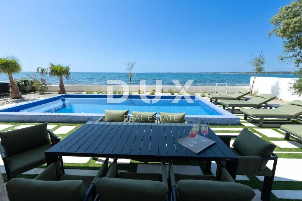zadar, zaton - vila prvi red uz plažu - slika 25