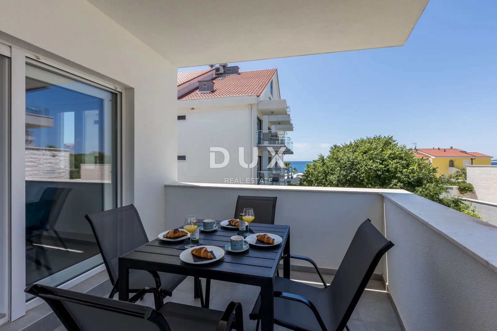 DALMACIJA, ROGOZNICA – 2S+DB namješten stan s pogledom na more, 90 m od mora - Zečevo Rogozničko, Rogoznica