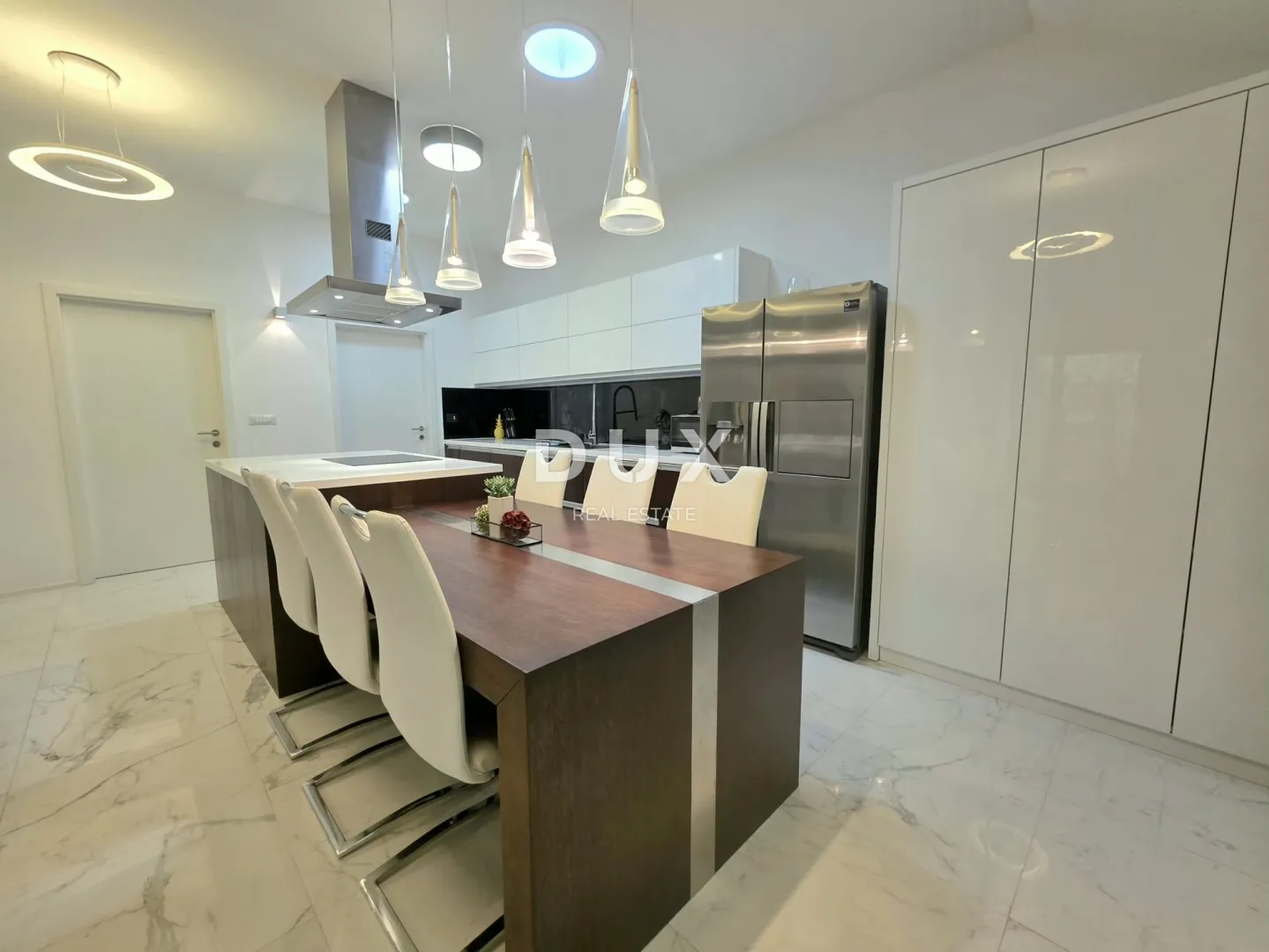 istra, poreč, 290.00 m2, pješačka zona, tri stana - slika 5