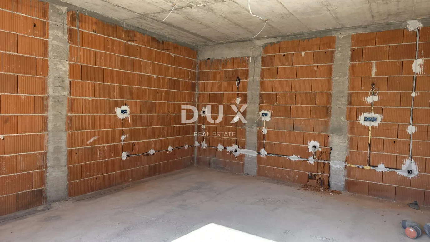 šibenik, žaborić - prizemni apartman, veliko dvorište - slika 3